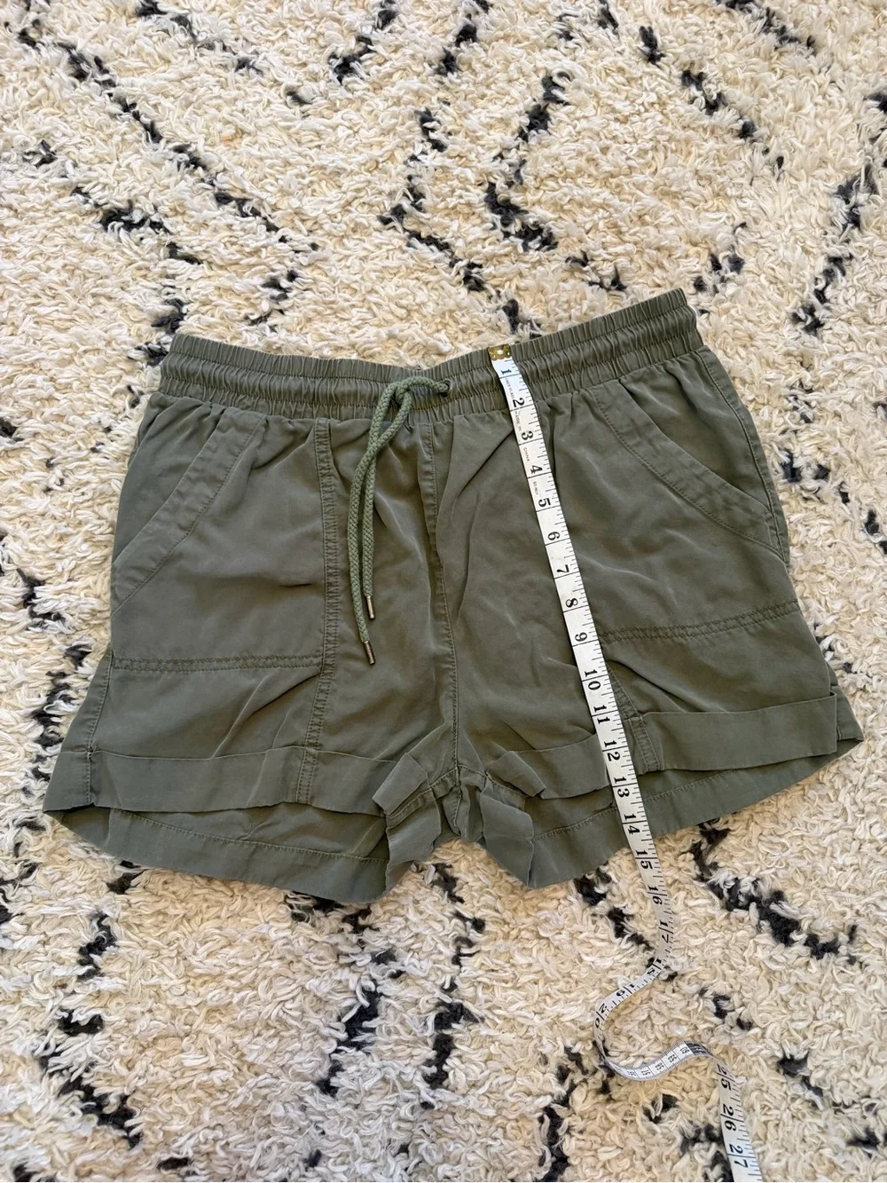 Universal Thread Olive Green Drawstring Shorts Woman size M - Picture 2 of 6